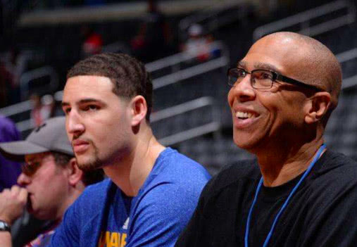 出深突分球 出深突分球